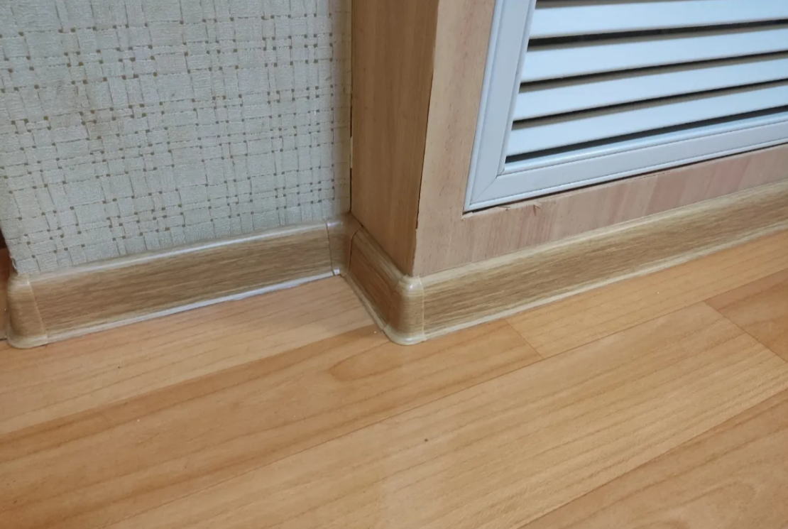 Плинтус ПВХ Волшебная палочка 58мм 2,2м 5814