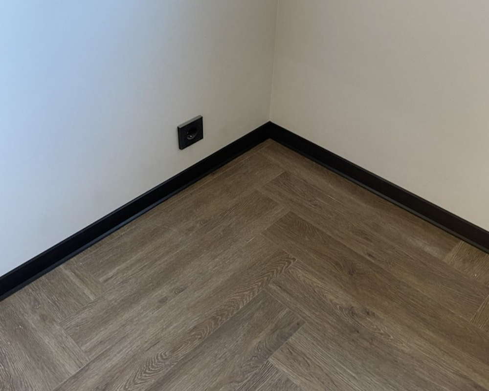 Плинтус ХДФ Dollken S60 60 мм х 2,575м 1001 Чёрный