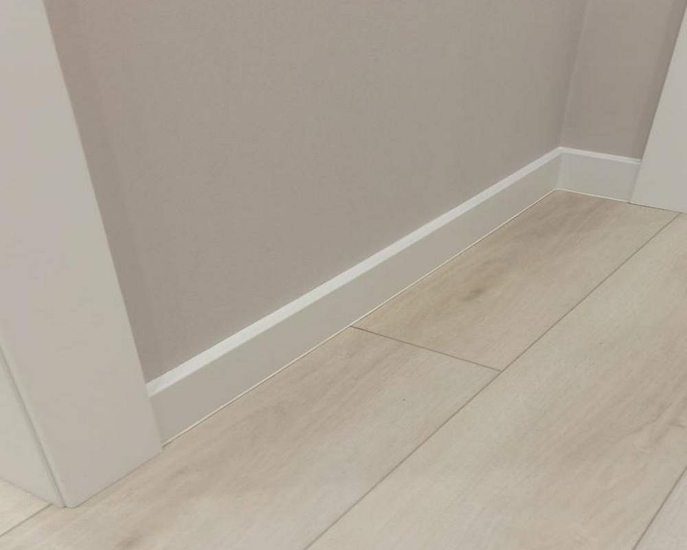 Плинтус ХДФ Dollken Cubu Flex Life XL 80 мм х 2,5 м 5012 Белый