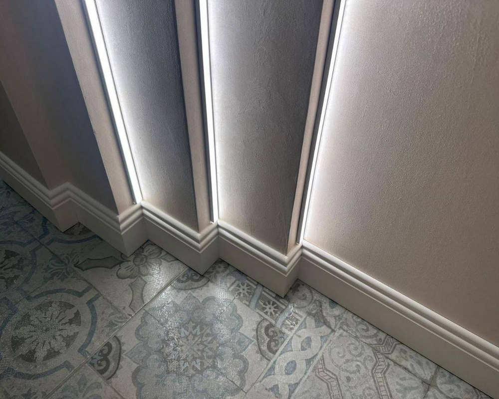 Плинтус из полистирола высокой плотности NMC Wallstyl FL1 Белый