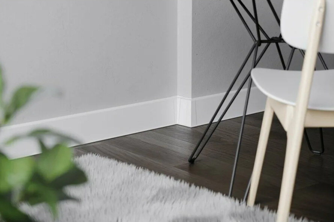 Плинтус ПВХ Salag Lima 72мм 2,5м. Белый Embossing