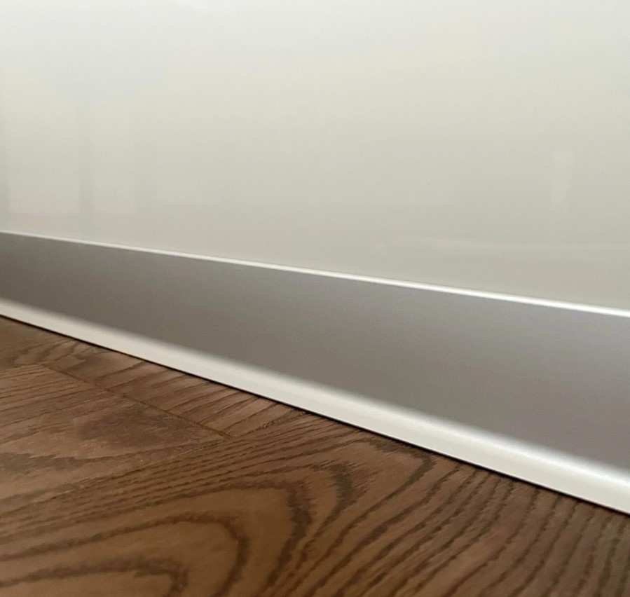 Плинтус алюминиевый Пл 100.2500.01лк Серебро