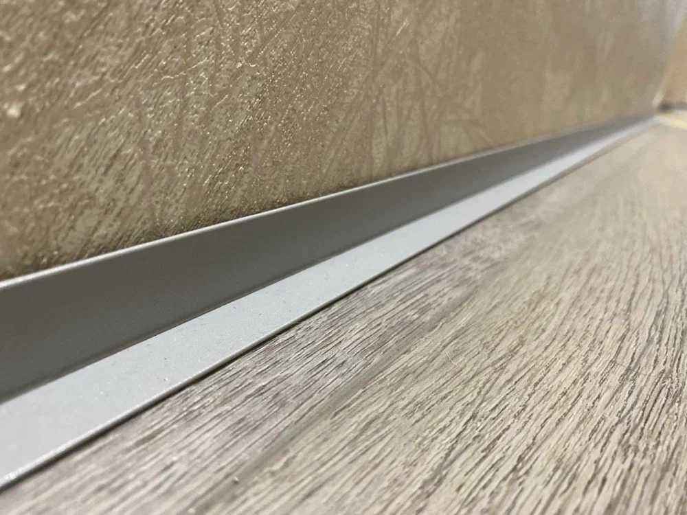 Микроплинтус SL16X25-01L 16х25х2000мм Серебро матовое