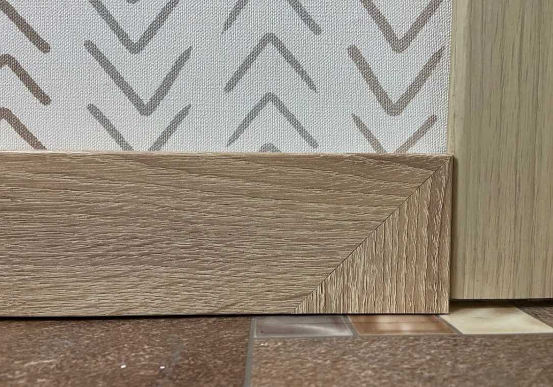 Плинтус напольный Arbiton Integra 11 Дуб Персидский