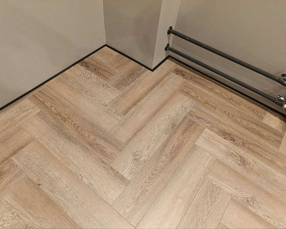 Микроплинтус AL16X5-03 16х6х2000мм Чёрный Анод