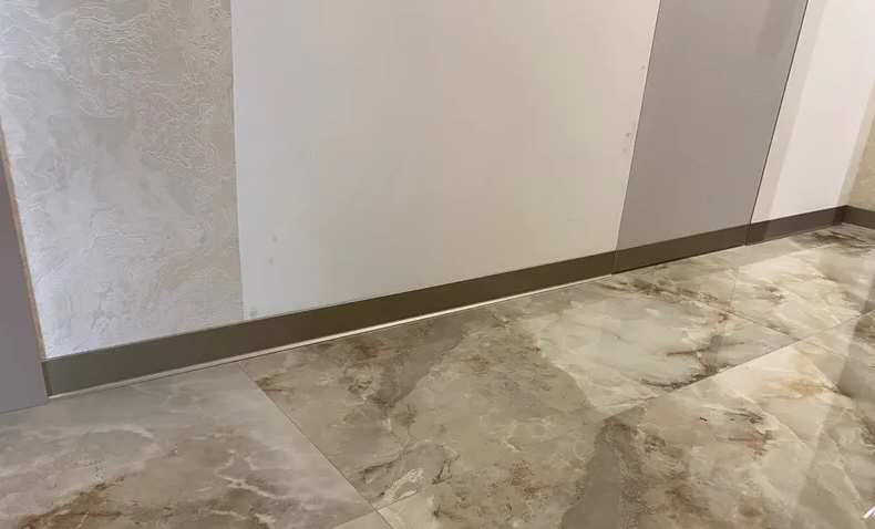 Плинтус алюминиевый Пл 60.2500.042лк Шампань