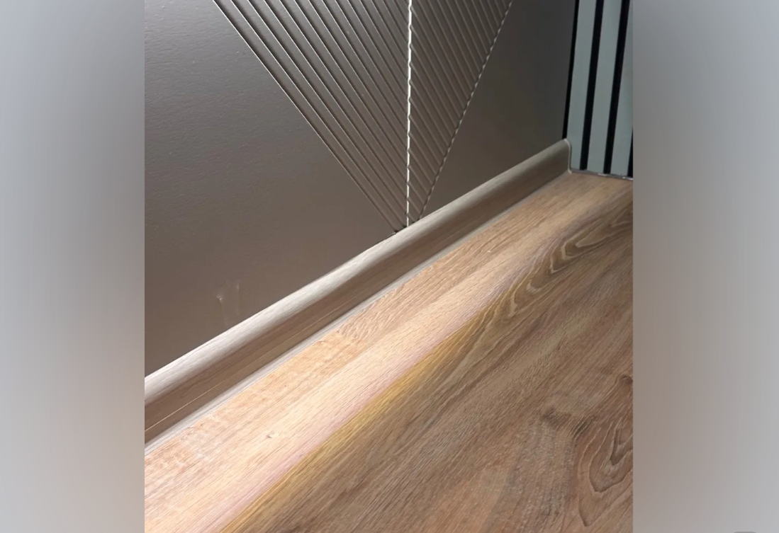 Плинтус ПВХ Идеал Классик 70мм 2,2м 229 Дуб латте