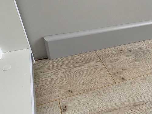 Плинтус МДФ Лука Пл 100-1МДФ.2700.Point line 24067 Скай грей